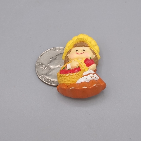 Russ Berrie Pilgrim Girl Thanksgiving Holiday Autumn Fall Brooch Pin Vintage - Picture 12 of 12